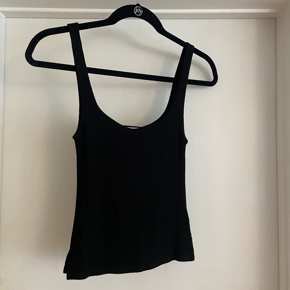 LNA Essential Rib Scoop Tank from Revolve - Picture 12 of 14